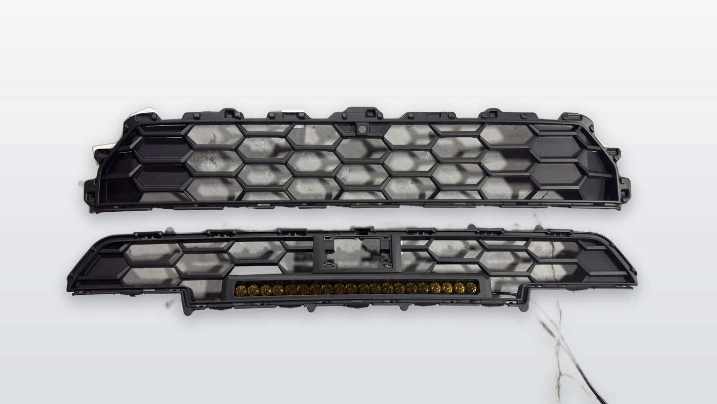 6th Gen 4Runner Apex Pro upper and lower grille with amber light bar lit