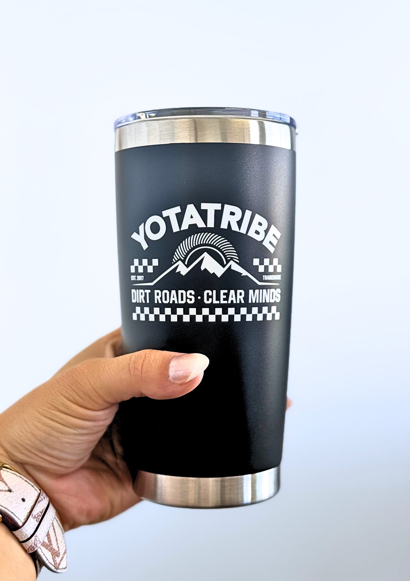 YotaTribe 20 oz “Dirt Roads • Clear Minds” Adventure Tumbler – Magnetic‑Seal Lid, Vacuum‑Insulated Stainless Steel